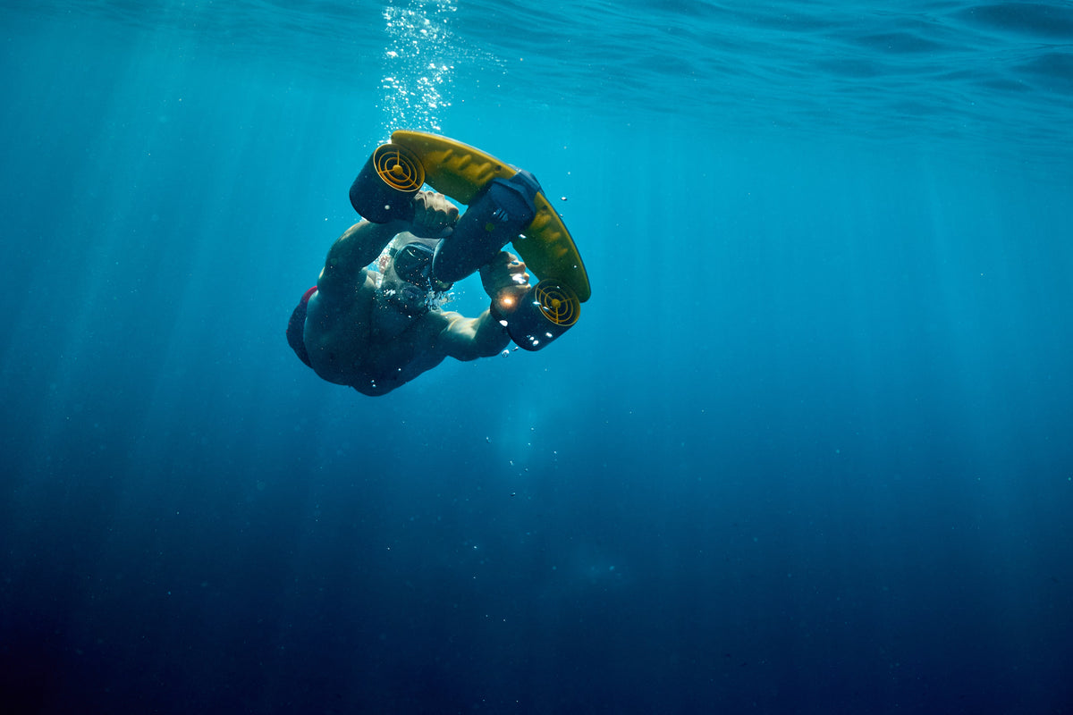 Sublue Navbow+ Underwater Scooter — OLED Display, Action-Cam Mount