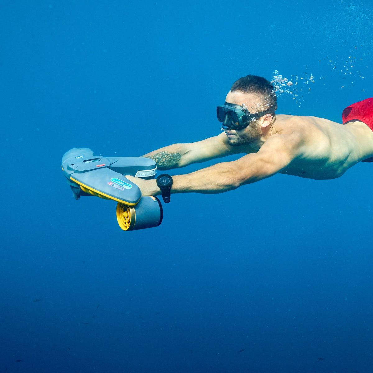 Sublue Navbow+ Underwater Scooter — OLED Display, Action-Cam Mount