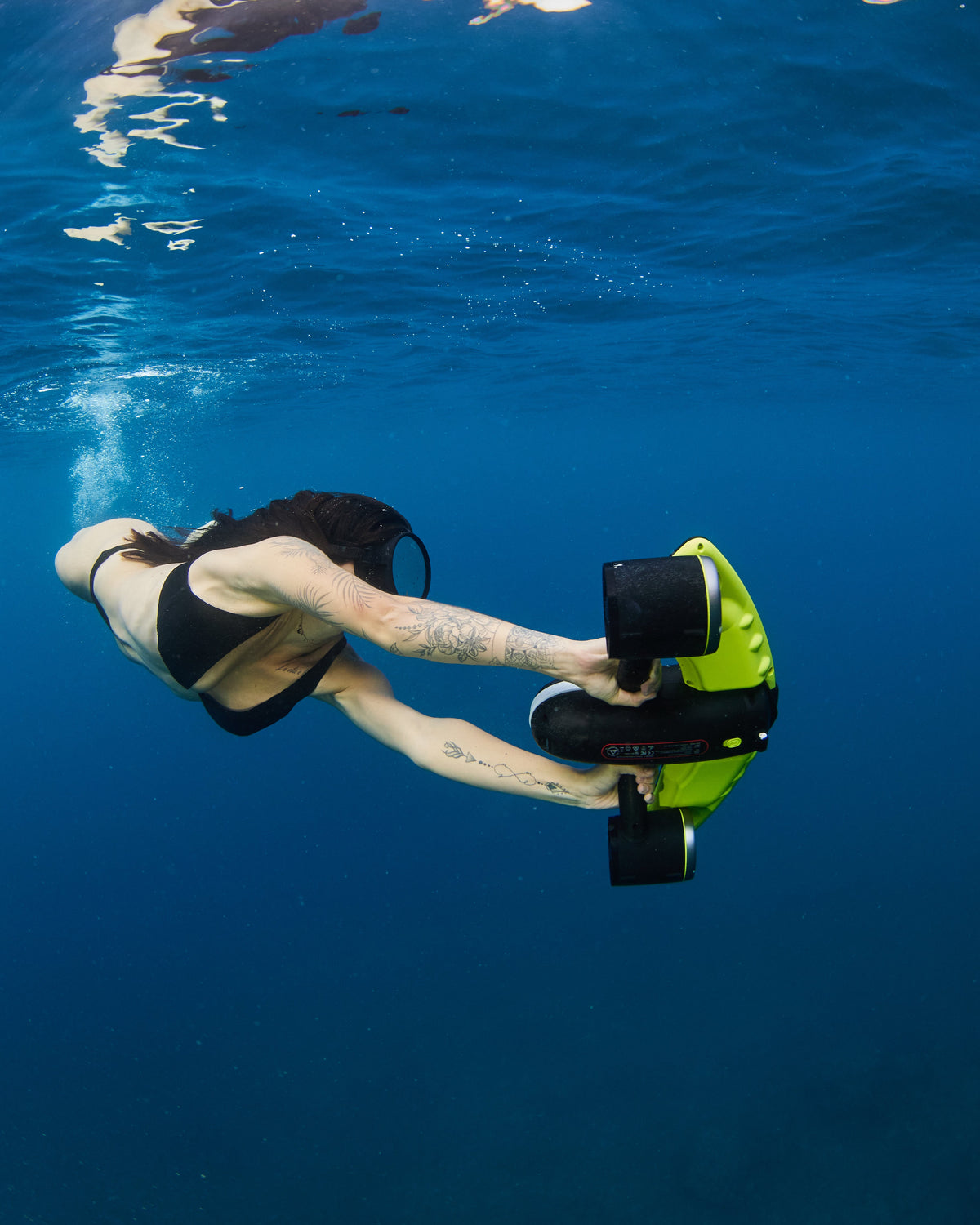 Sublue Navbow Underwater Scooter — 131 ft Depth, OLED Display