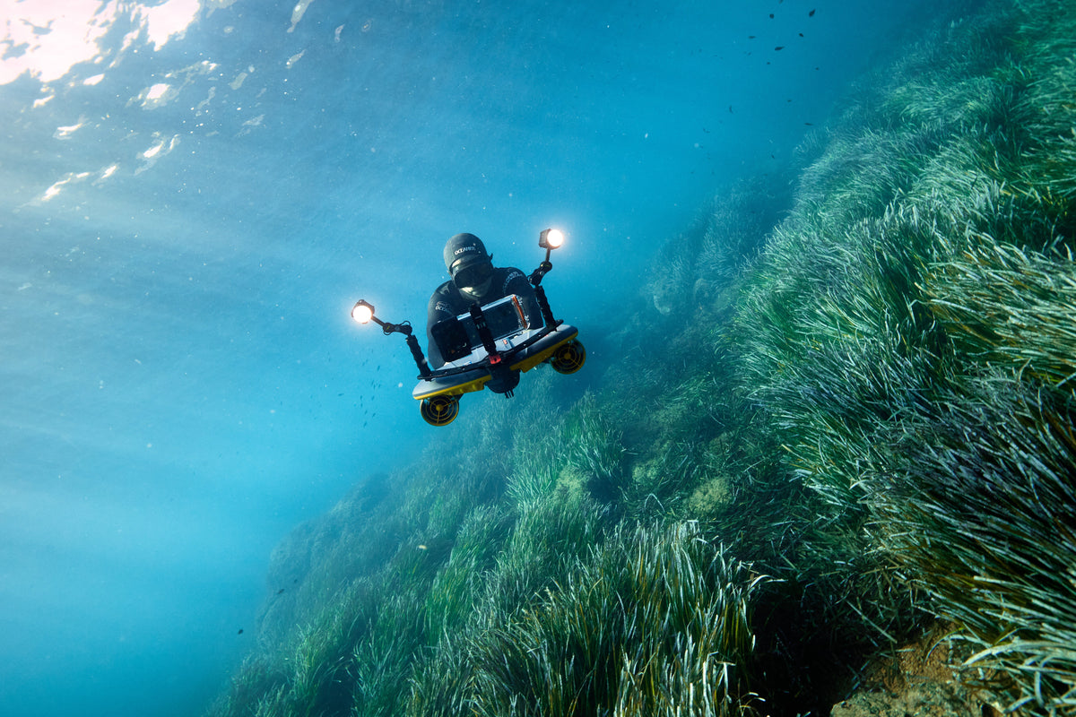 Sublue Navbow+ Underwater Scooter — OLED Display, Action-Cam Mount