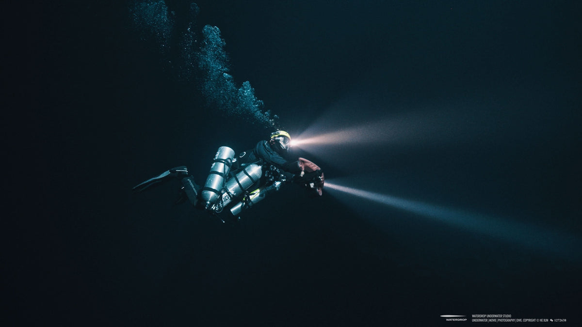 Sublue Navbow Underwater Scooter — 131 ft Depth, OLED Display