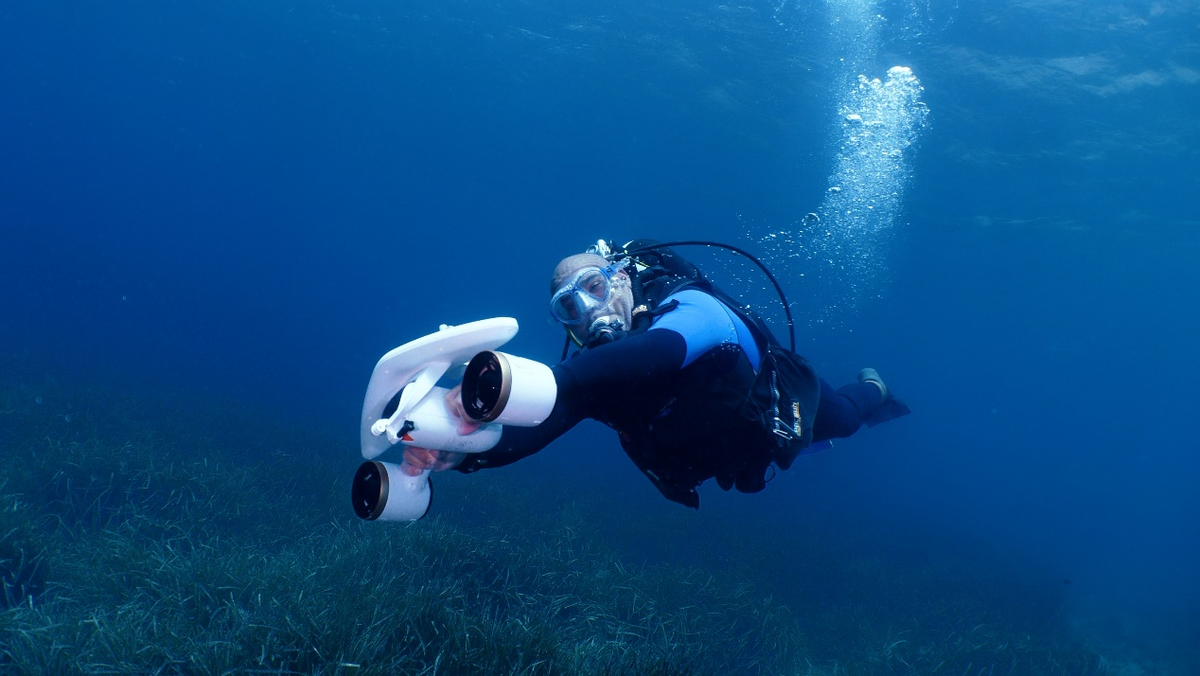 Sublue MixPro Underwater Scooter — Compact, Kid-Friendly Thrust