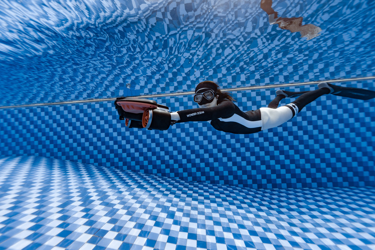 Sublue Navbow Underwater Scooter — 131 ft Depth, OLED Display