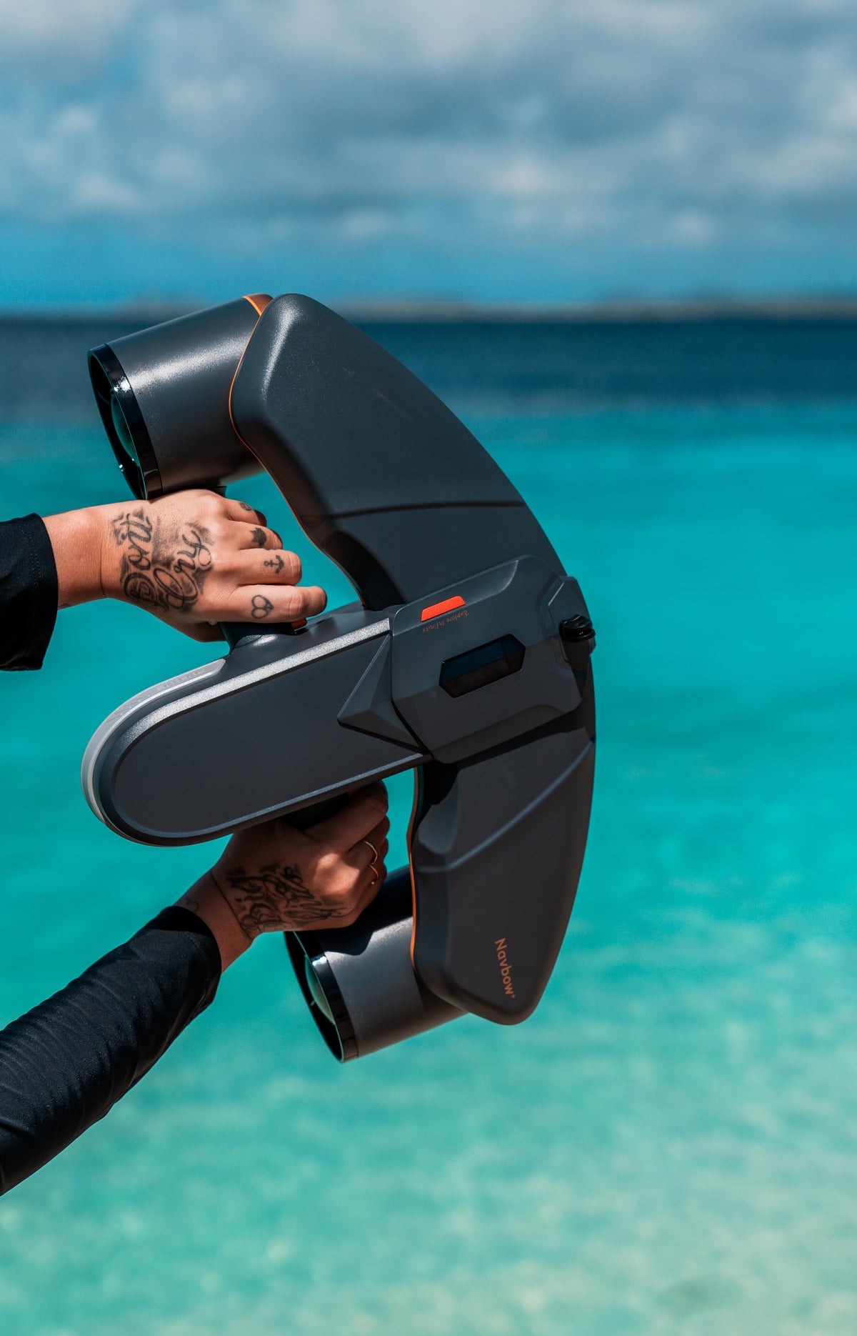 Sublue Navbow+ Underwater Scooter — OLED Display, Action-Cam Mount