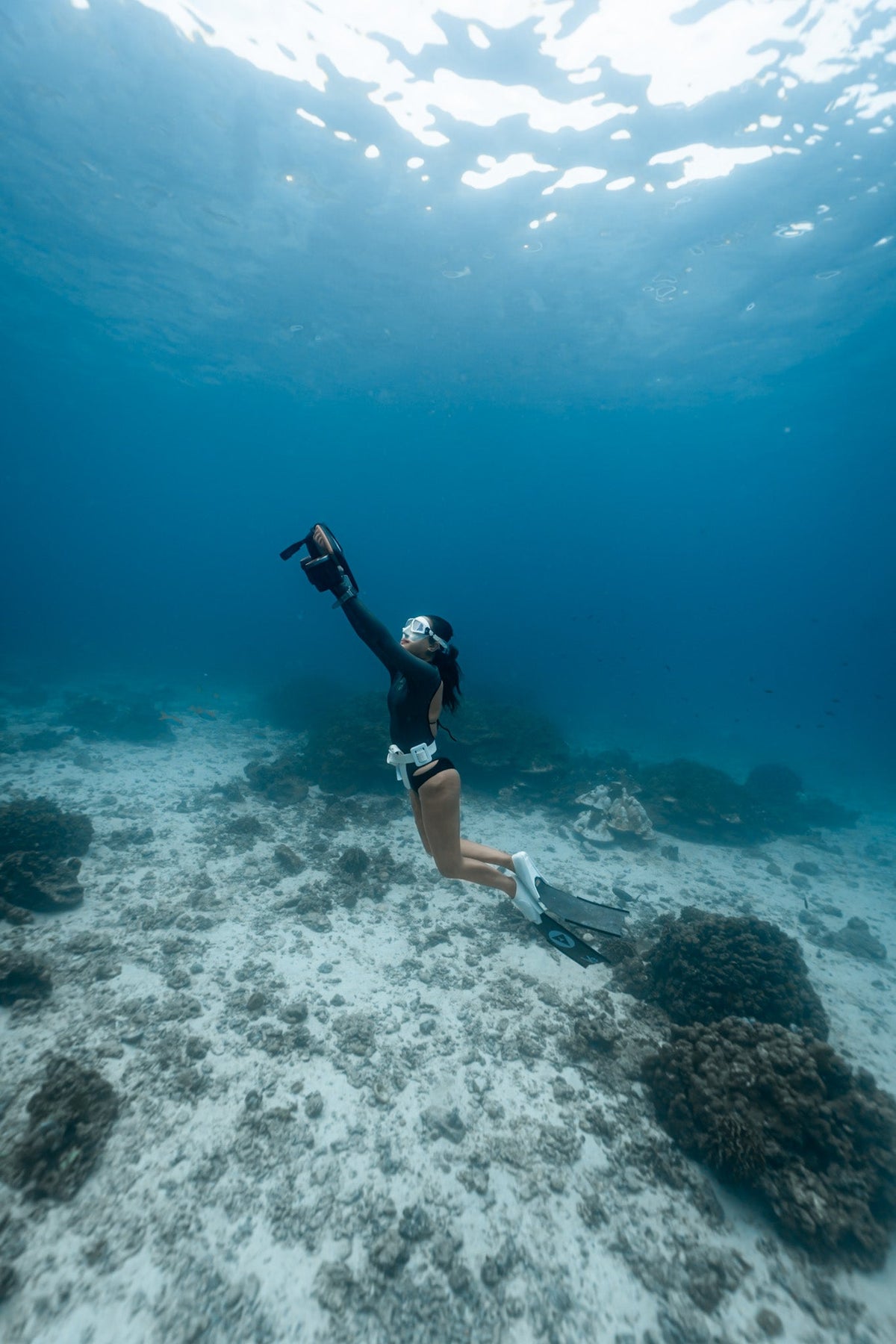 Sublue Navbow Underwater Scooter — 131 ft Depth, OLED Display