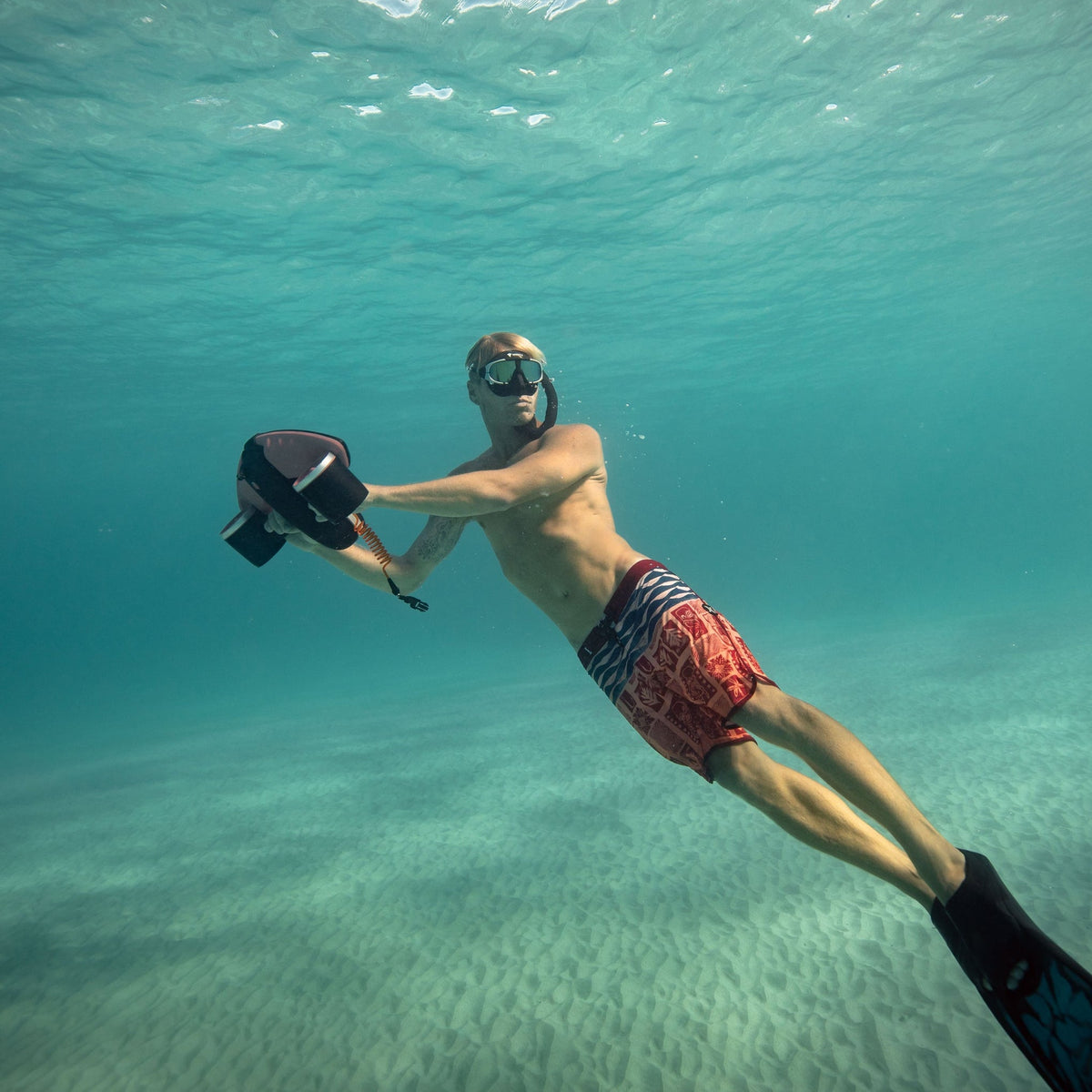 Sublue Navbow Underwater Scooter — 131 ft Depth, OLED Display